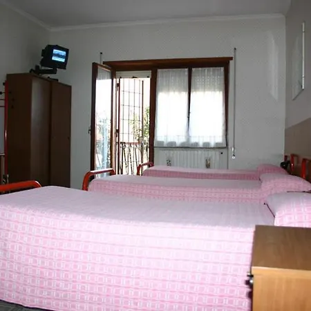 Anna Hotel *