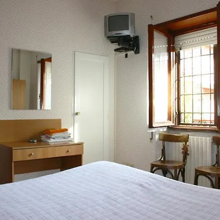 Anna Hotel *
