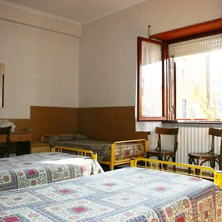 Anna Hotel *